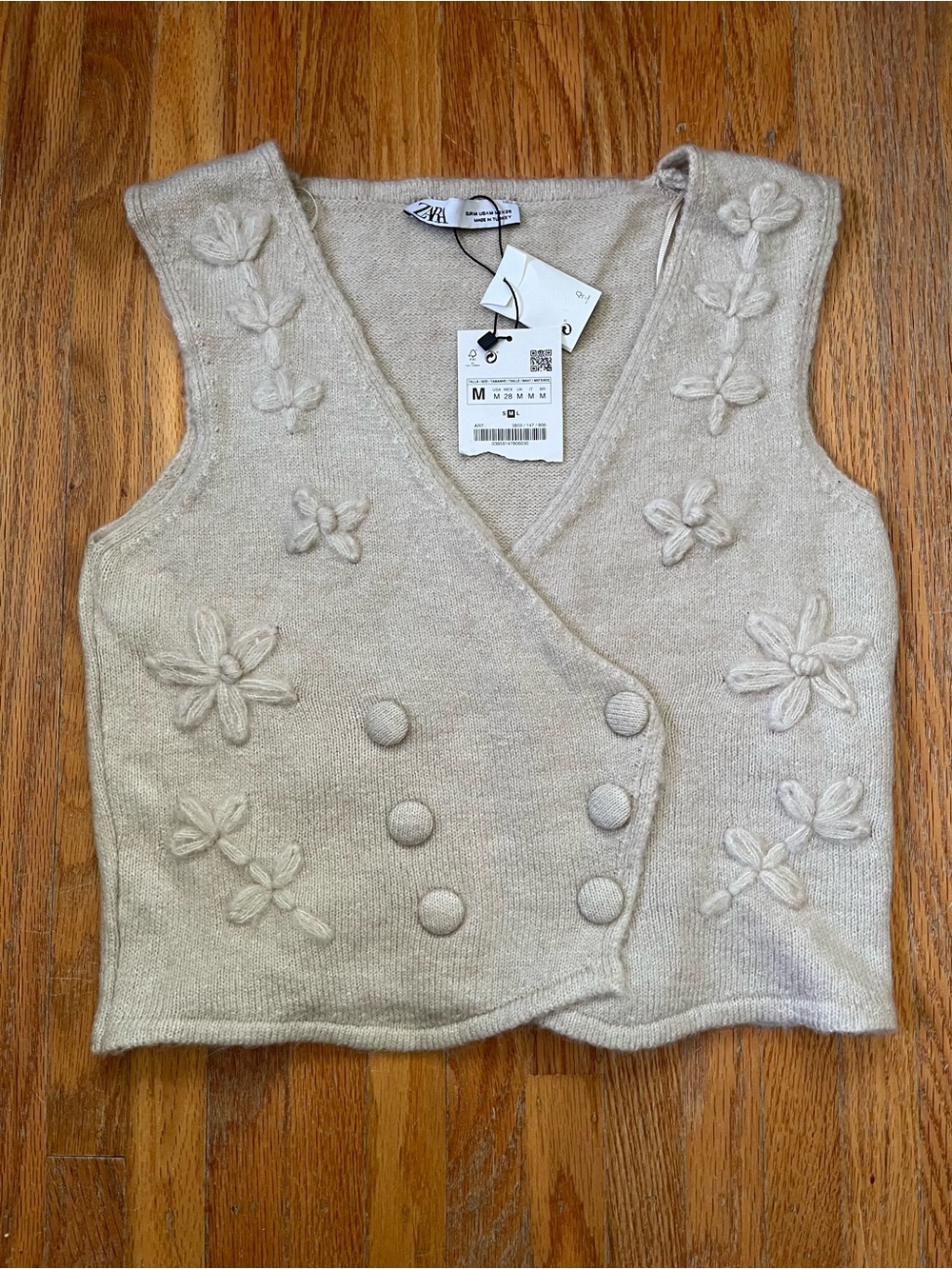 NWT Zara Cream Knit Floral-Effect Embroidered Button Vest size M